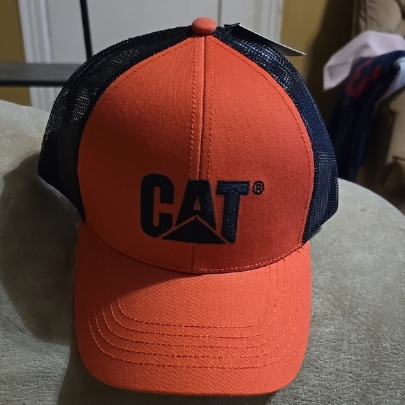 Caterpillar Raised Logo  Trucker Hat Mesh Snap Back NWT OS - Picture 2 of 8